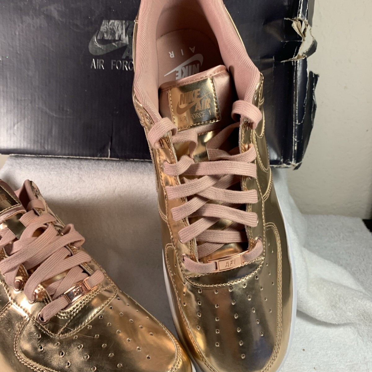 Nike Woman 13.5 Air Force 1 SP Metallic Rose Gold 2019 Men Size 12 