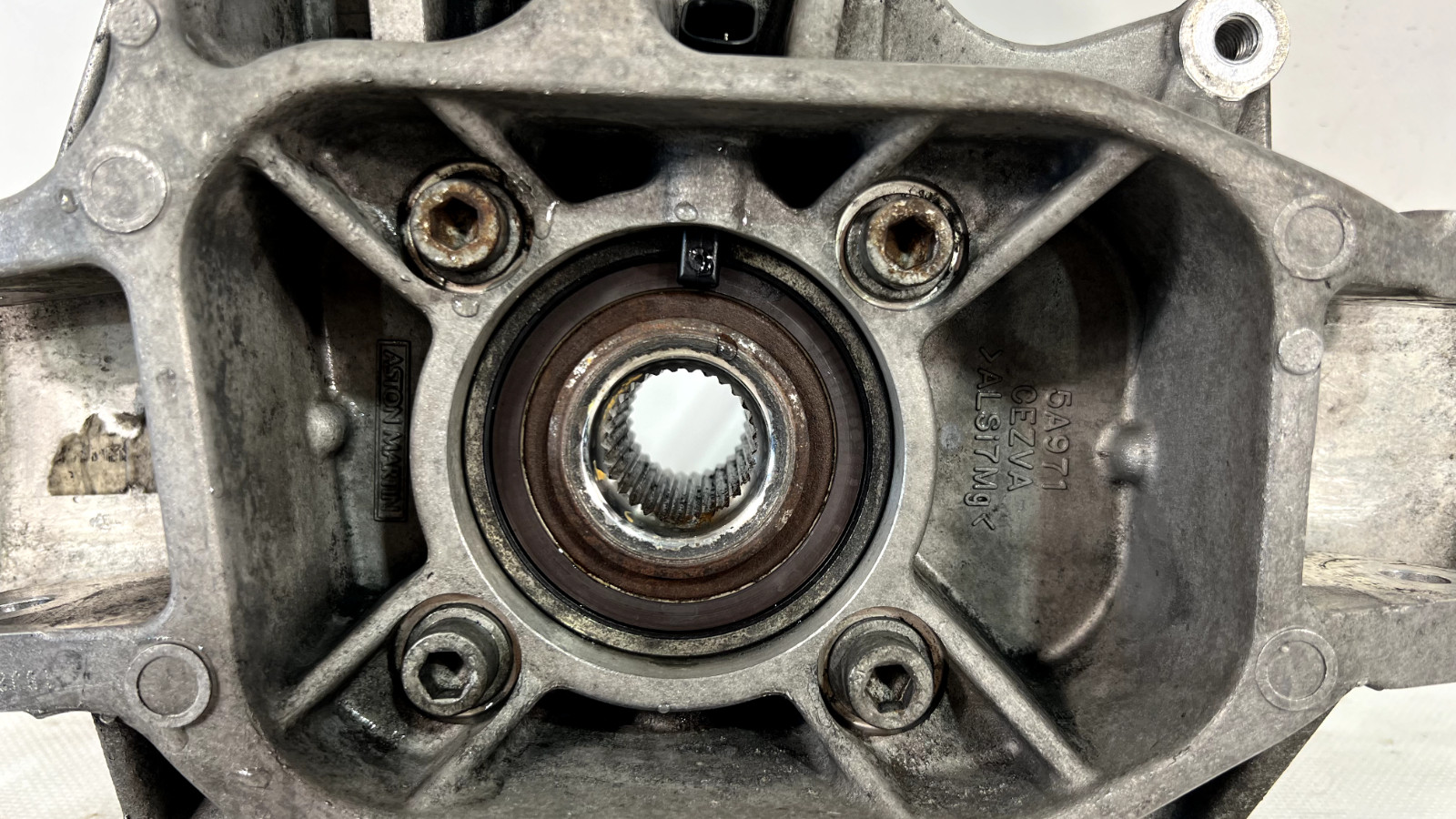 ASTON MARTIN V8 VANTAGE REAR LEFT SIDE SPINDLE KNUCKLE HUB OEM 2011 ✔️