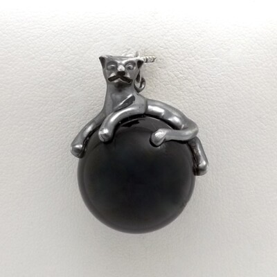 Vintage Sterling Silver Cat Panther Laying On Black Onyx Ball Charm Pendant 