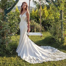 Beach Mermaid Wedding Dresses V-Neck Appliques Backless Satin Lace Bridal Gowns
