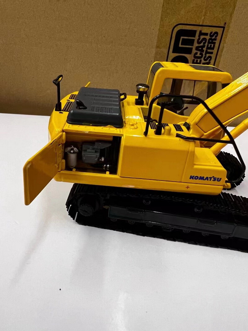 1/43 Komatsu PC200-8MO Hydraulic Excavator with Metal Track