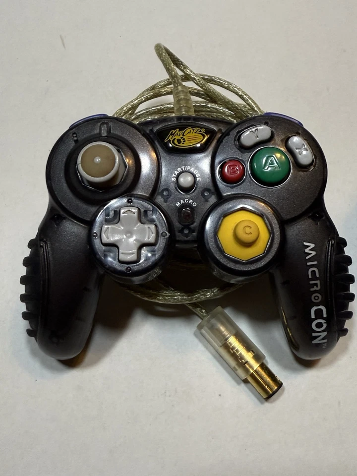 Controlador MicroCon Nintendo Gamecube Interact Superpad con cable y Mad Cats Foto 3 de 4
