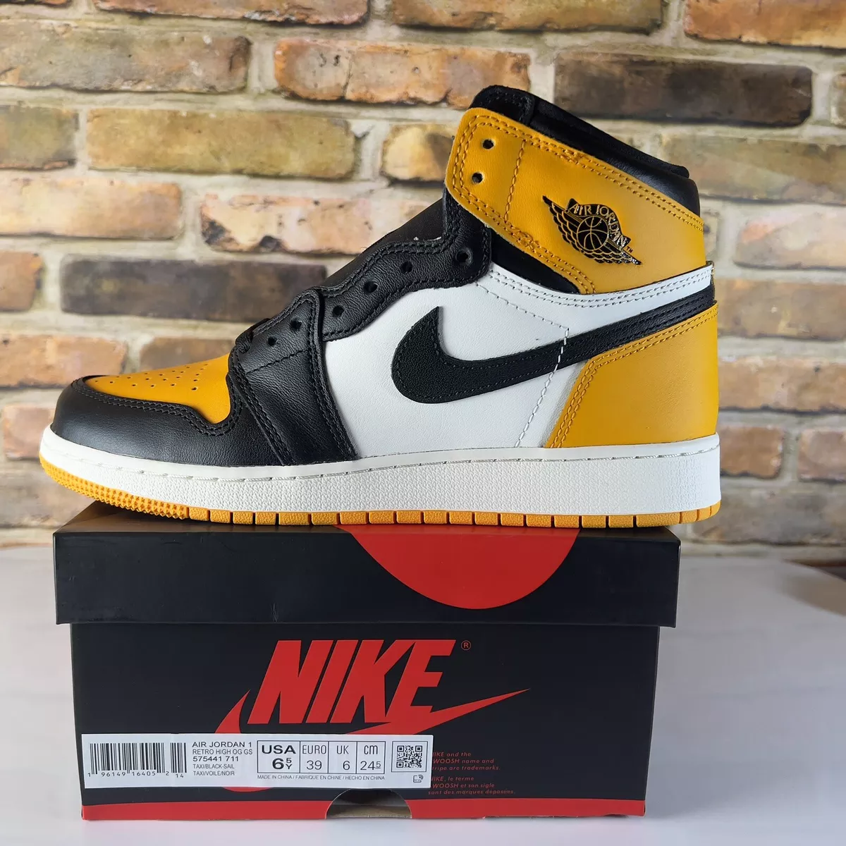 Women 8 / 6.5Y Nike Air Jordan 1 Retro High OG TAXI Yellow Toe 575441-711