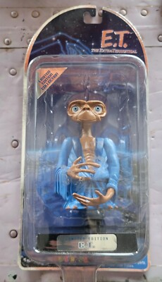  2001 ''Toys-r-Us Exclusive LE 5'' ET ''  ET in B. Robe  Special Limited Edition