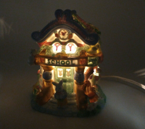 2002 Hoppy Hollow Easter Village SCHOOL House Ceramic Lighted Figurine - Picture 2 of 9