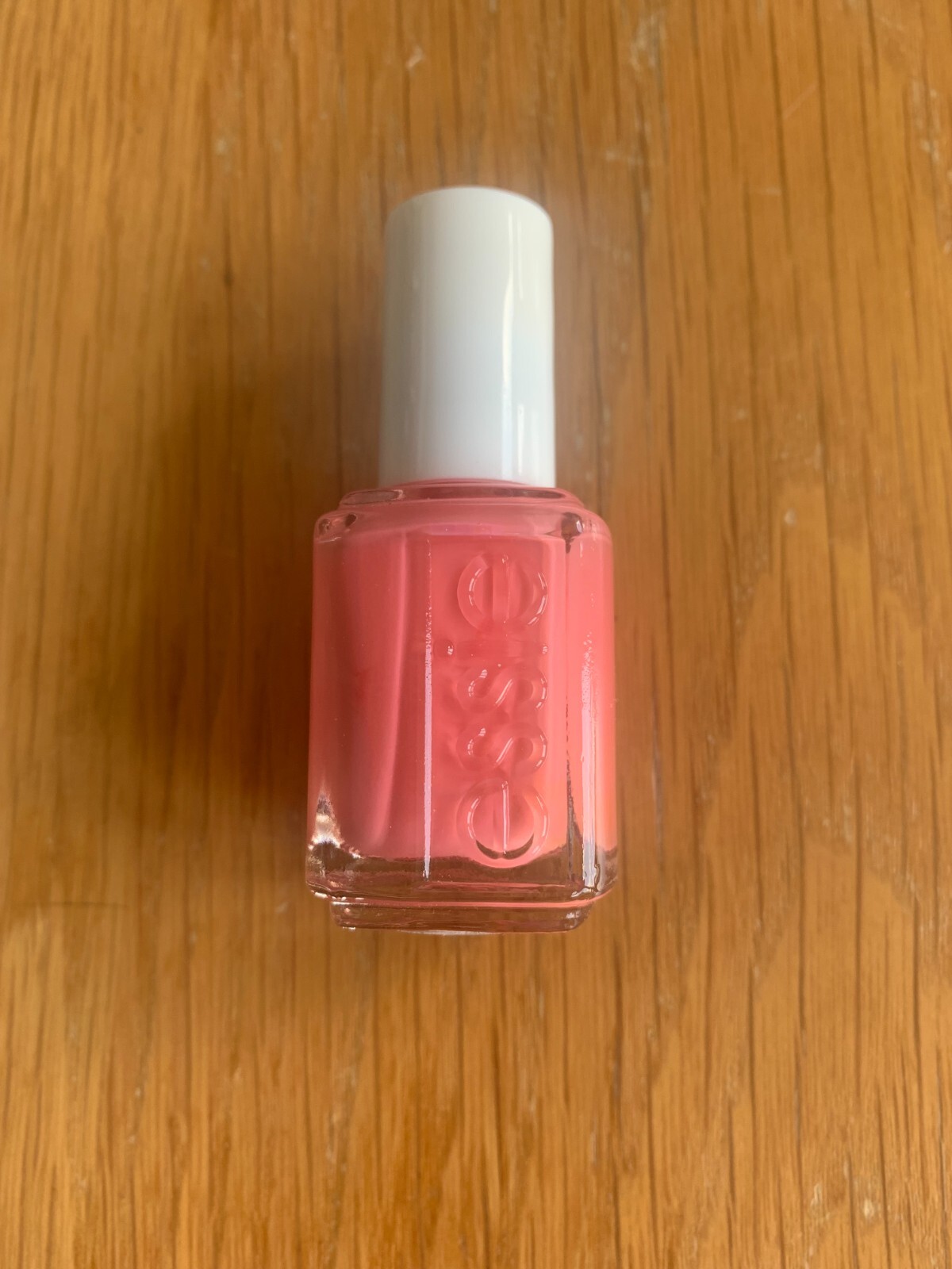 Brand New & Genuine Essie Cashmere Matte  Nail Polish -Lounge Lover (965)