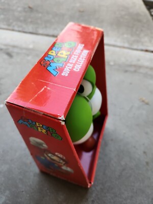 Nintendo Super Mario Bros. Super Size Vinyl Green Yoshi 9 Inch