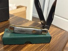 More Maker Trapper With Cowboy Hat, Shield Grey Bone Handles 5202