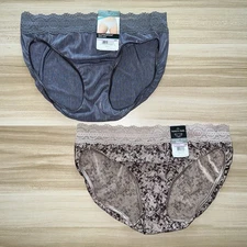 Vanity Fair Illumination with Lace Bikini Satin Panties 18208 Size 6 Medium RARE