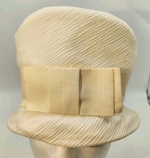 Vintage 1960s Cream Cloche Hat Wide Grosgrain Ribbon Bow EC 14772 USA Union Made