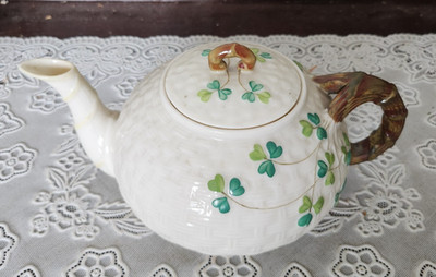 VINTAGE Belleek Irish Pottery Shamrock Pattern Basket Weave Teapot, Ireland