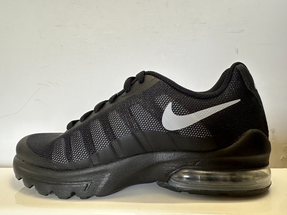 nike invigor mid black