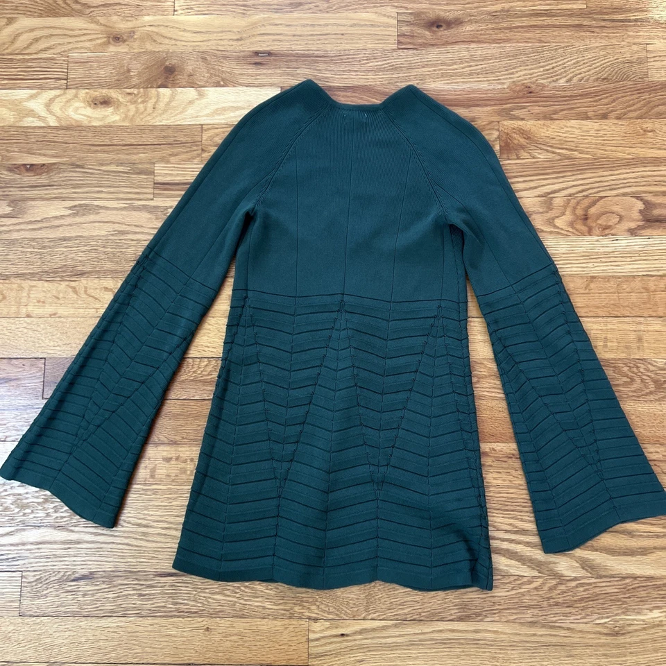 Túnica LEON MAX edição limitada verde gola V manga sino tamanho XS - Imagem 2 de 4