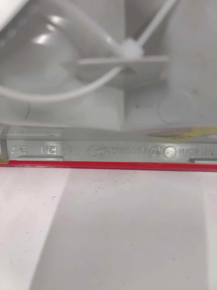 Правый задний фонарь в сборе для Chevrolet Blazer S10 1995-05 годов выпуска 16518500A - Изображение 3 из 4