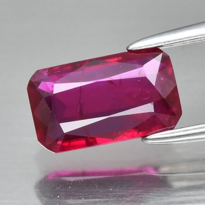 0,90 kt 7,8 x 4,7 mm Achteck natürlicher reicher roter Rubin Mosambik Edelstein