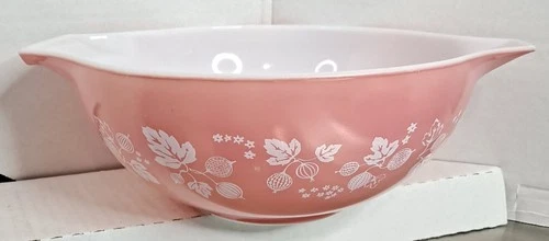 Pyrex Vintage 444 Gooseberry Cinderella Bowl 4Qt White/Pink, Made in USA