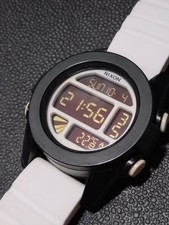 NIXON THE UNIT Digital Armbanduhr Schwarz Weiß Silikonarmband Premium