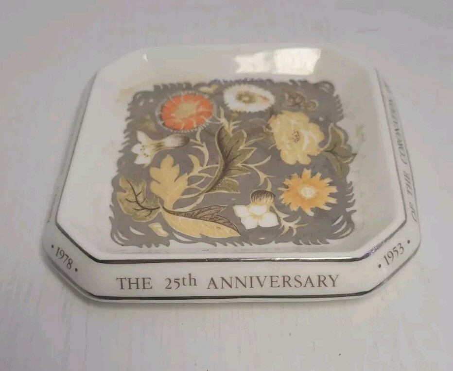 Wedgwood Queen Elizabeth II 25th Anniversary Susie Cooper Floral Ash Tray Dish