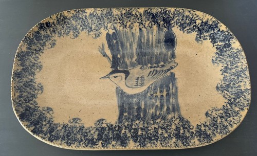 Becky Mummert 1994 Steinzeug blauer Vogel verzierte Platte - signiert E. Berlin Pa