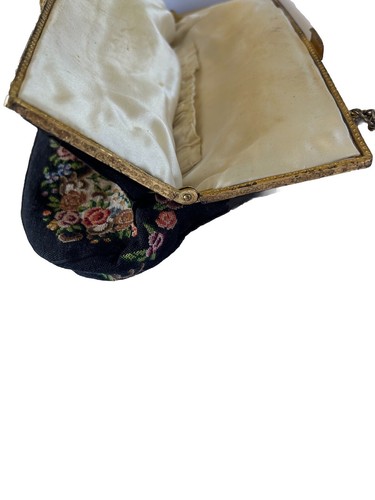 Vintage Floral Petit Point Purse with Gold Metal Hardware Pre Owned - Picture 5 of 11