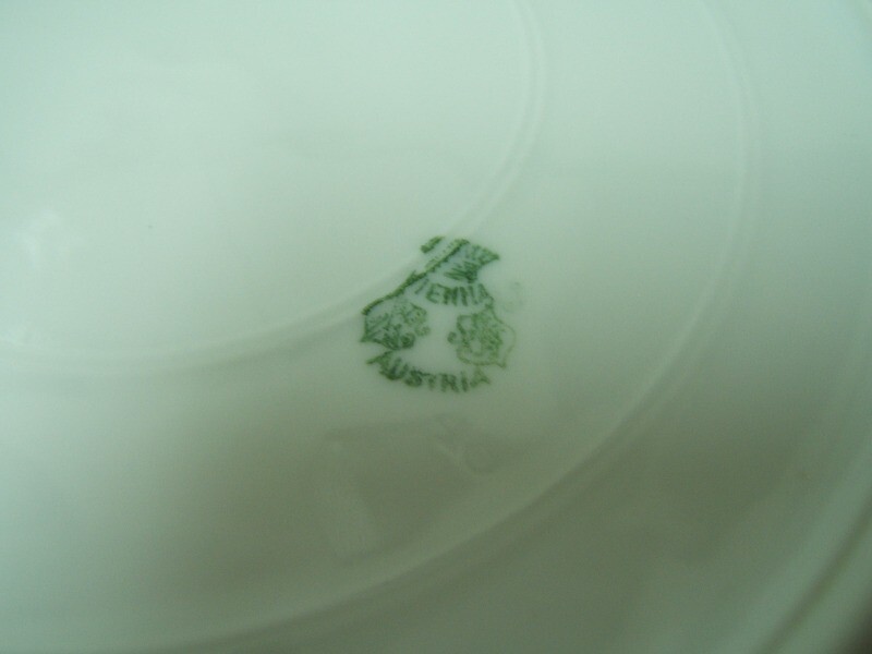 Vienna Austria VNN2 Dinner Plates Lot of 4 9.5" Diameter No Chips