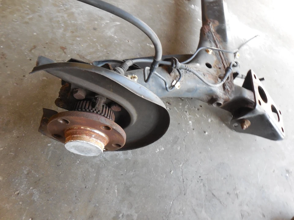 Suspensión trasera Volkswagen Beetle Jetta Golf 99-2010 submarco haz de eje Foto 2 de 4