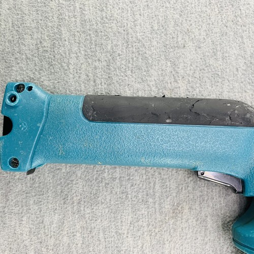 MAKITA 6095D - Cordless Steel 3/8'' 9.6v W/ 2 Batteries, Charger & Case TESTED - Picture 8 of 17