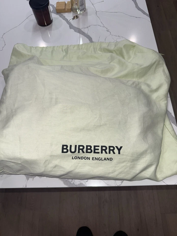 Mochila Burberry para hombre negra con logotipo-correas de jacquard y carcasa recortada en cuero Foto 2 de 4