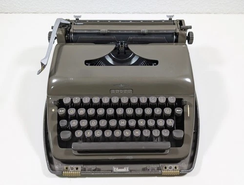 Adler Privat Schreibmaschine – tragbare Kofferschreibmaschine