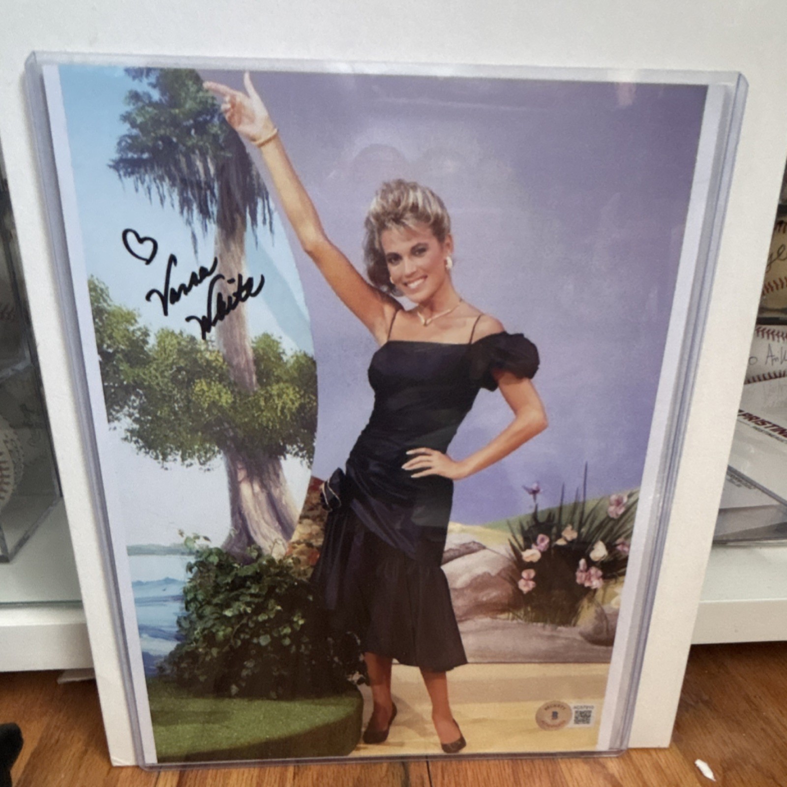 Vanna white signed photo beckett authenticated original celebrity memorabilia