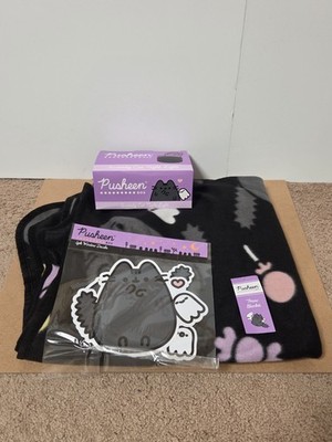 Lot Of NEW Pusheen Box Fall 2023 items Scaredy Cat Blanket Night