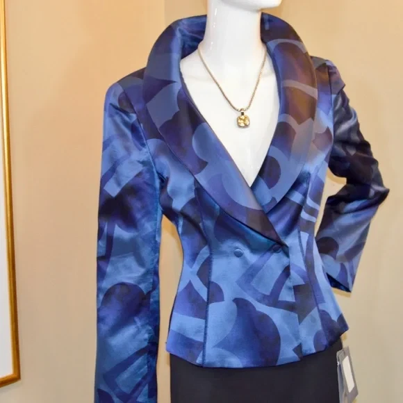 Jaqueta Armani Collezioni Seda Peplum – Tamanho 8 – Gola com babado e ombros acolchoados - Imagem 3 de 4