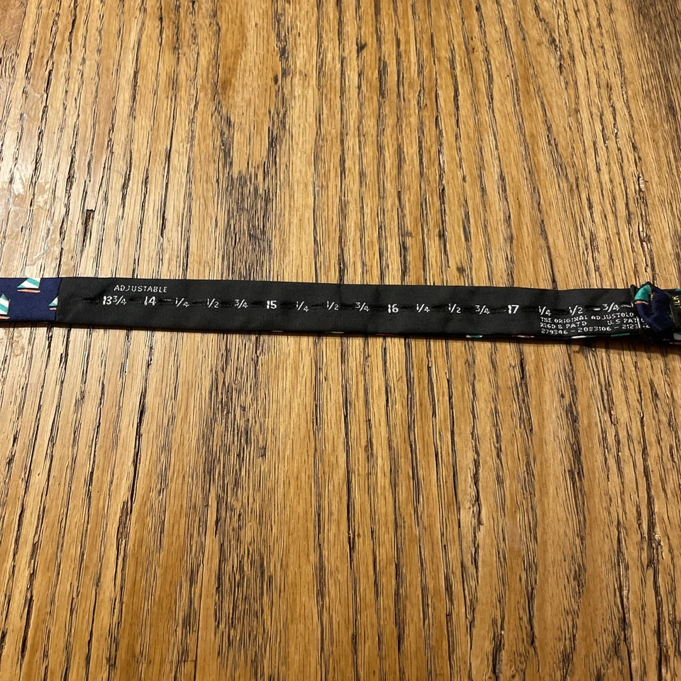 Gravata borboleta masculina ajustável vintage em excelente estado usado Alynn seda EUA estampa veleiro - Imagem 4 de 4