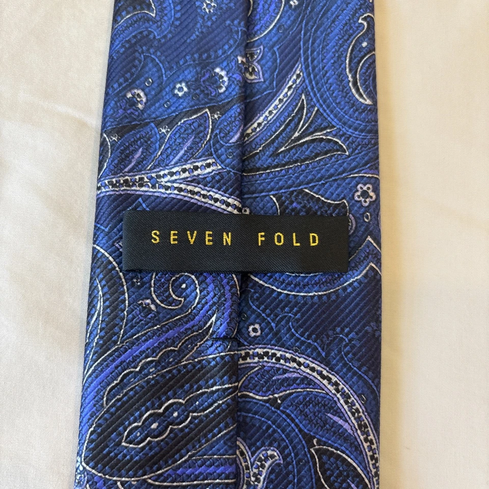 Gravata Robert Talbott Carmel sete dobras azul marinho paisley 3/40 - Imagem 3 de 4