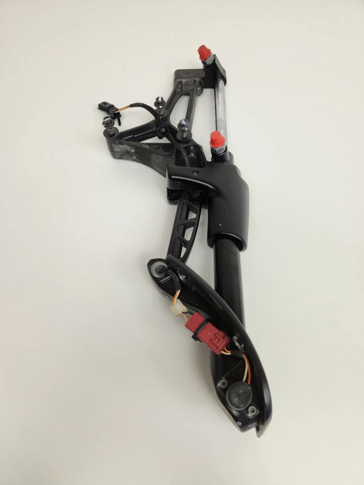 Alerón trasero derecho Mclaren 650S Spider 2015-2016 alerón elevador hidráulico puntal  Foto 2 de 4