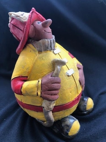 VINTAGE Sara Meadows BALLOON PEOPLE Ton Feuerwehr Figur signiert/datiert 1988 - Bild 5 von 9