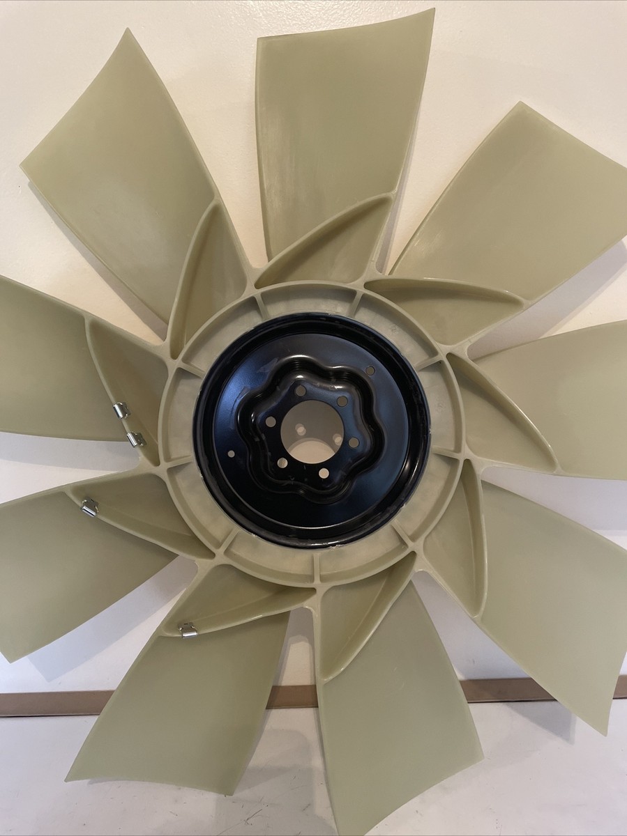 GENUINE KYSOR 4735-44560-03 FAN BLADE 32 IN DETROIT DD15 ENGINE