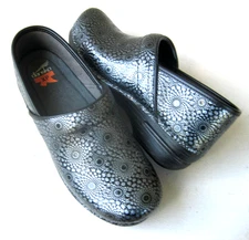 Dansko womens shoes Clog Medallion pewter Leather 40 / 9.5-10 MINT WORN 1-2 time