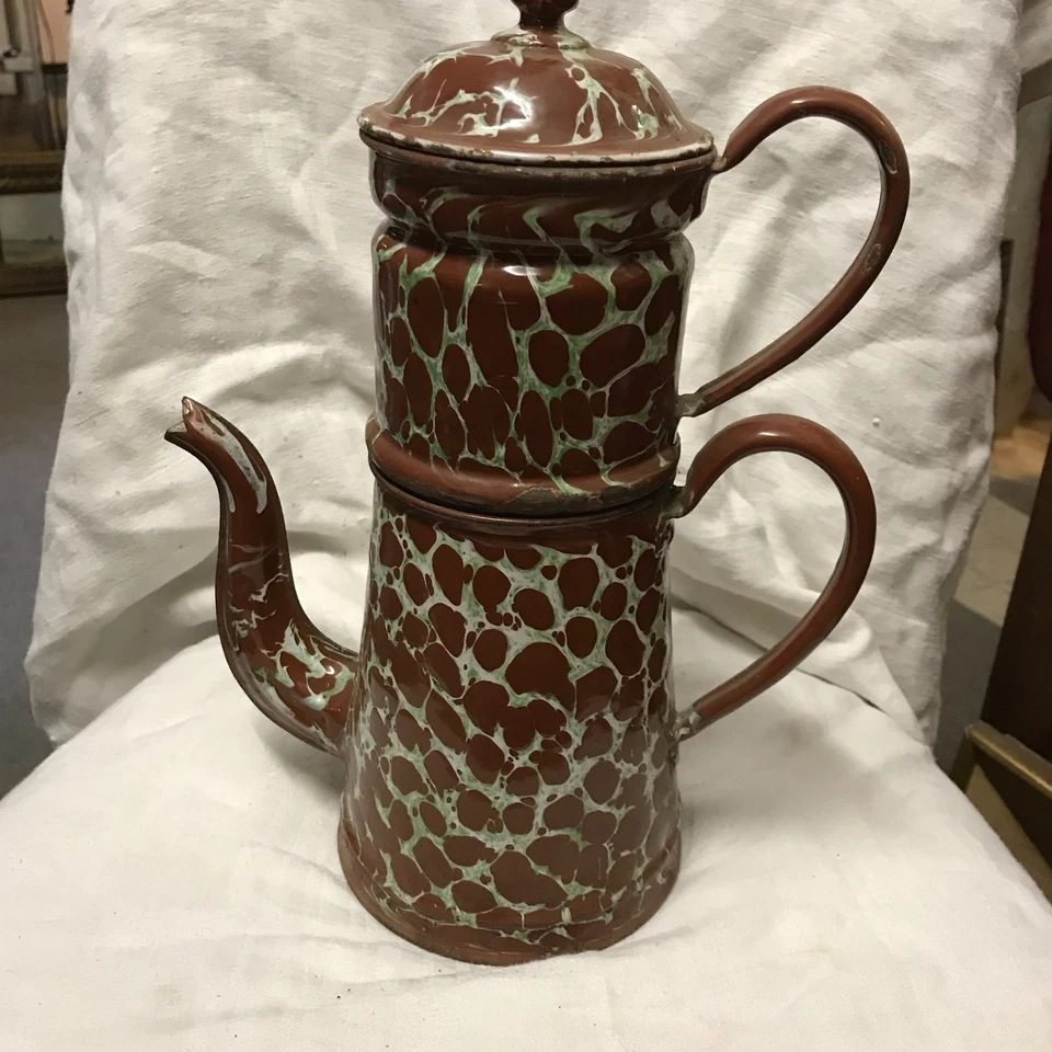Ancienne Cafetière émaillée moucheté marron blanc vert - Photo 1/4