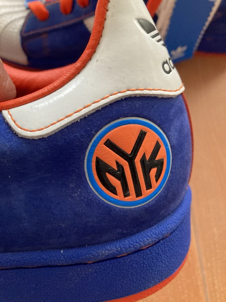 Raras Tenis Adidas Superstar New York Knicks Para Hombre 8.5 Nuevas Con Etiquetas Naranja y Azul Foto 4 de 4