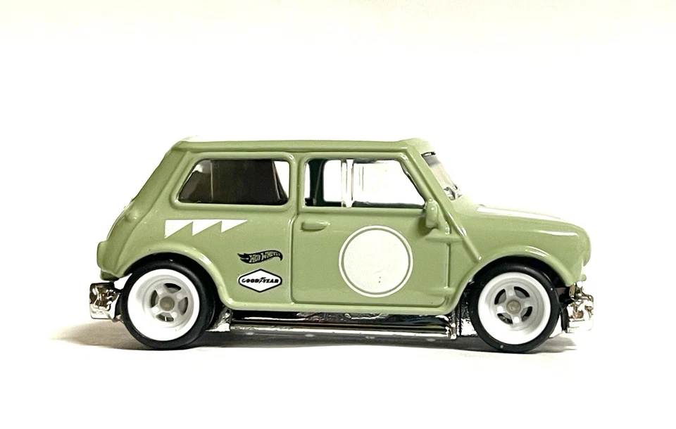 Hot Wheels New Austin Mini Cooper S Un-Spun Premium Wheels  - Image 2 of 4