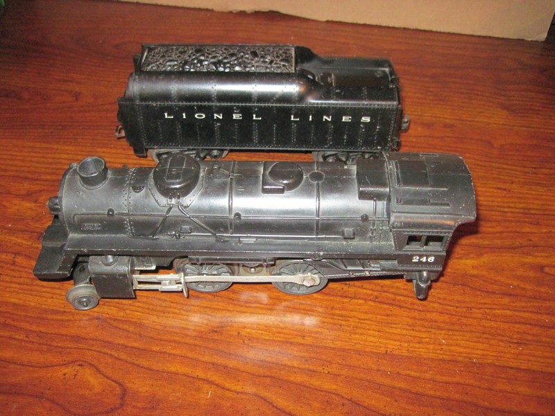 LIONEL TRAINS 1959-61 SCOUT STEAM LOCOMOTIVE #246 & TENDER WITH FLAWS, PREOWNED