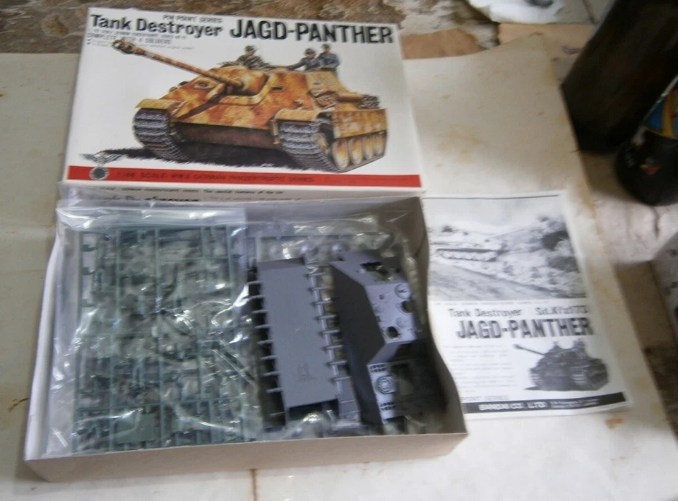 1-48 BANDAI JAGDPANTHER GERMAN PANZER NUOVO CON SOLDATINI VINTAGE TIGER - Immagine 2 di 4
