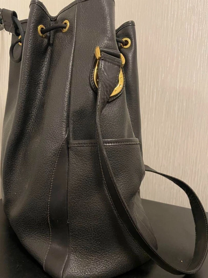 Authentic Gucci Drawstring Shoulder Bag Women's Black Color Leather Bag Italy - Image 3 of 4