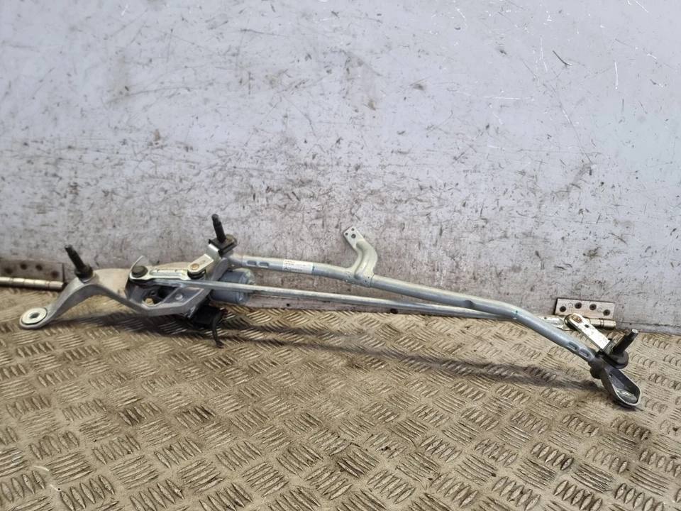 MERCEDES E CLASS WIPER LINKAGE WITH MOTOR A2138207402 E220 W213 2019 - Image 1 of 4
