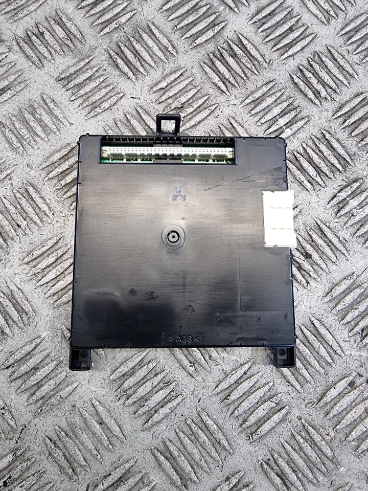 TOYOTA YARIS MPX BODY CONTROL MODULE 892210D110 1.3L PET MAN HATCHBACK 2013 - Image 4 of 4