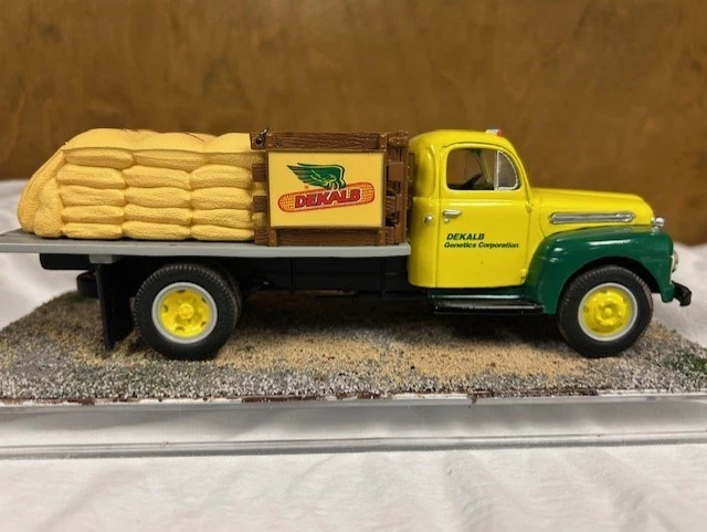 1951 Ford F6 Stake Truck Dekalb Corn Genetics 1st Gear 1:34 with load NIB - Image 2 of 4