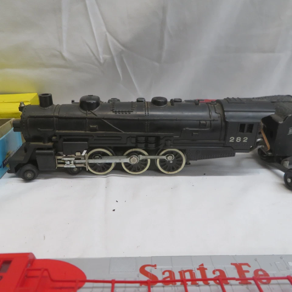 Mixed Lot of 5 Vintage American Flyer Santa Fe New York Central Model Trains - Image 4 of 4