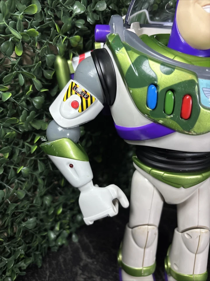 DISNEY PIXAR TOY STORY 2 BUZZ LIGHTYEAR RESCUE GEAR CAMO TOY FIGURE - Image 3 of 4