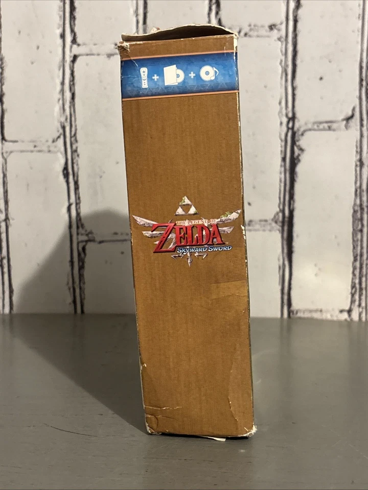 The Legend of Zelda: Skyward Sword (Wii 2011) Limited Edition Controller Box Set - Image 2 of 4